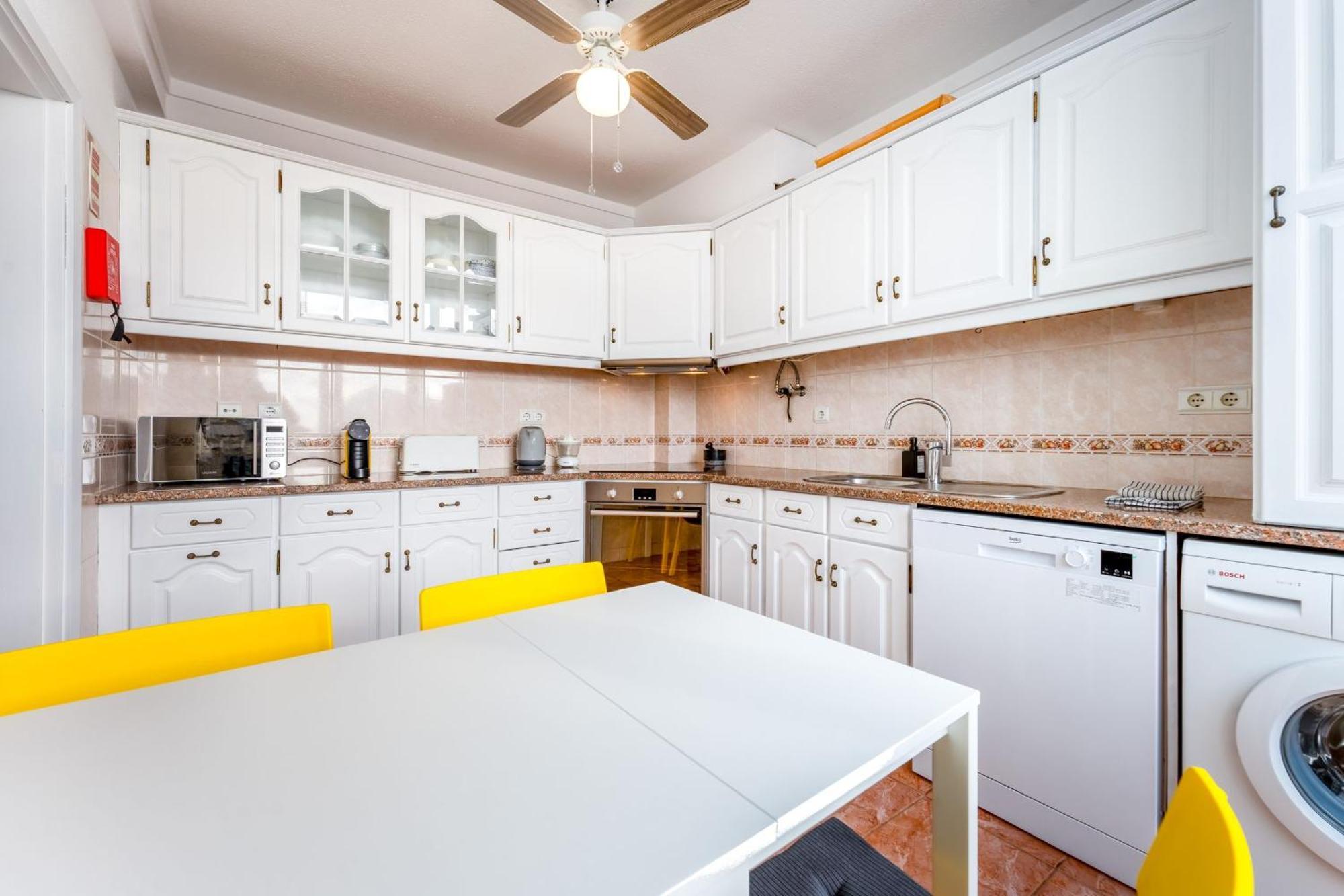 Comfy Flat W/ Rooftop Beach View By Lovelystay Burgau Exterior foto